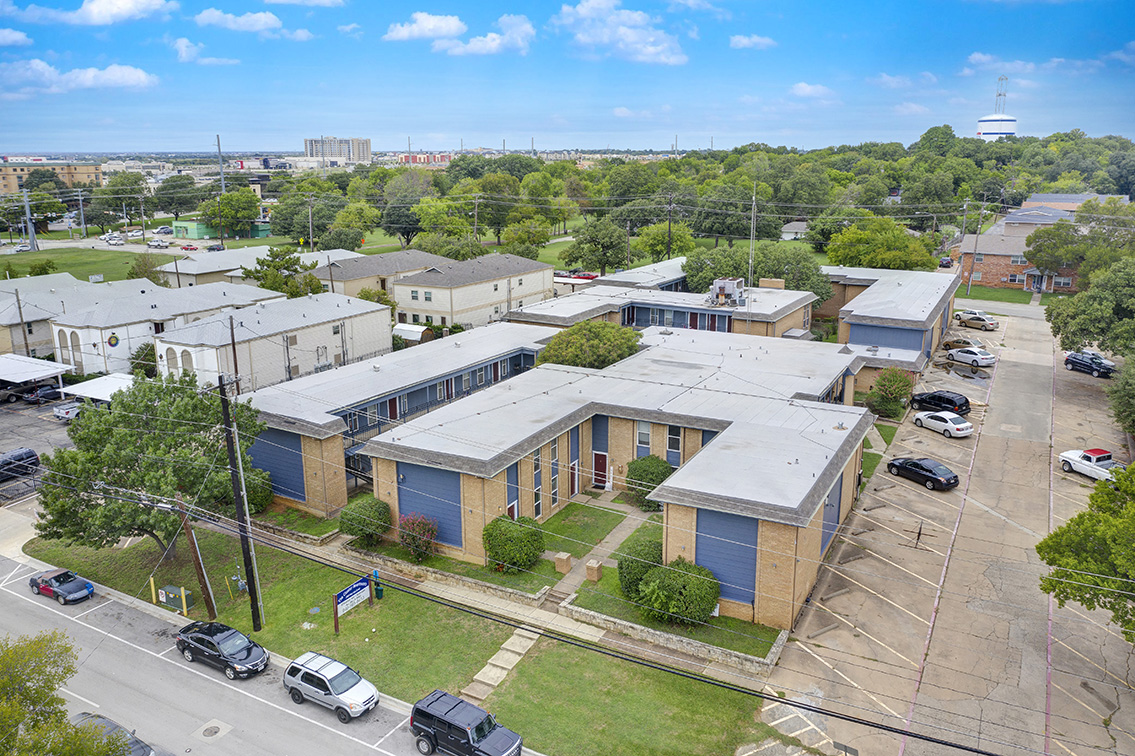 Clusters_GalleryPic1 The Clusters Apartments - Denton, Texas