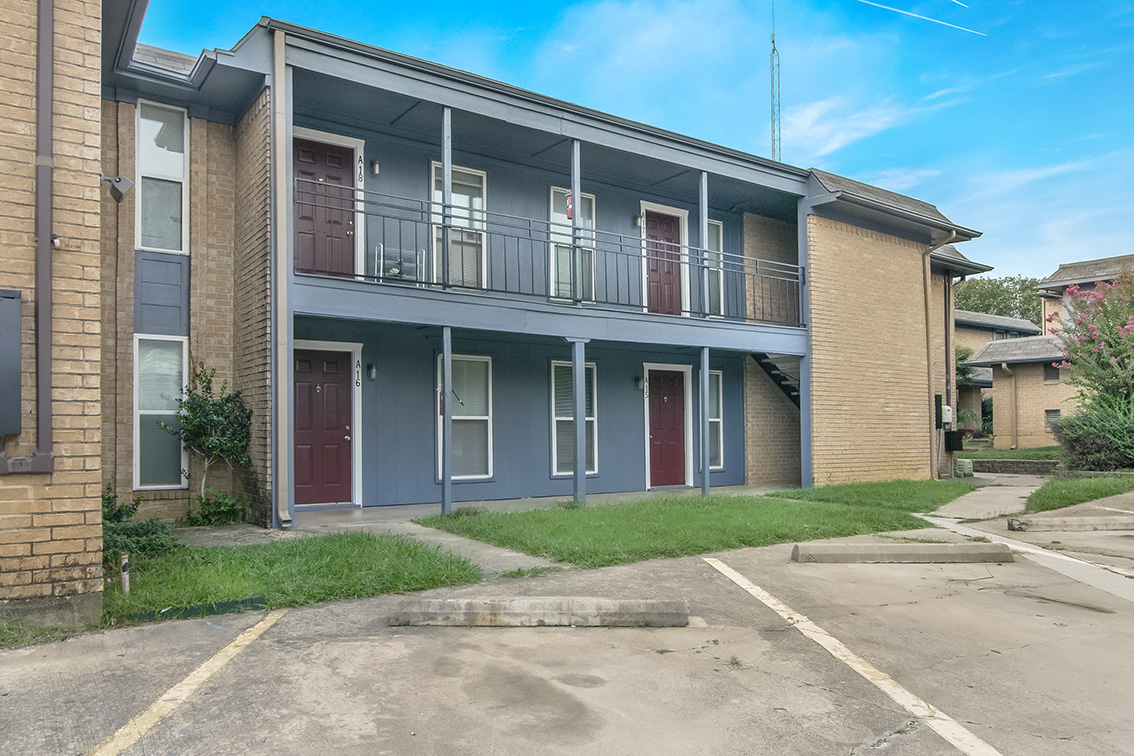 Clusters_GalleryPic10 The Clusters Apartments - Denton, Texas